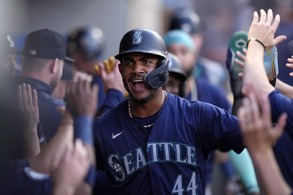 Robles, Rodríguez impulsionam os Mariners para a vitória por 9-5 sobre os Angels, estragando a estreia de Aldegheri